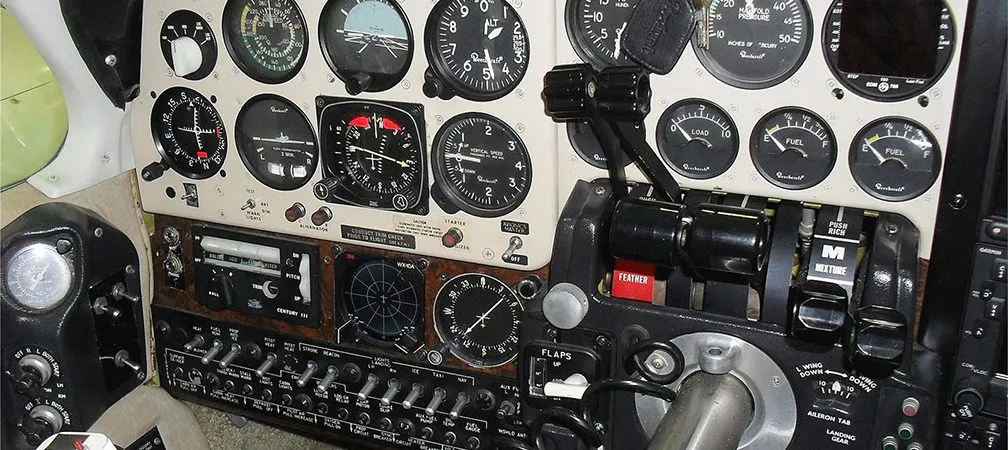 1980-beechcraft-b55-baron-2-slide-3.jpg