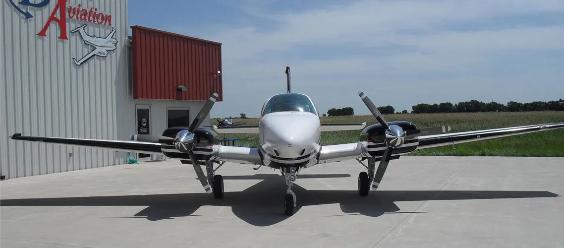 1980-beechcraft-b55-baron-slide-4.jpg