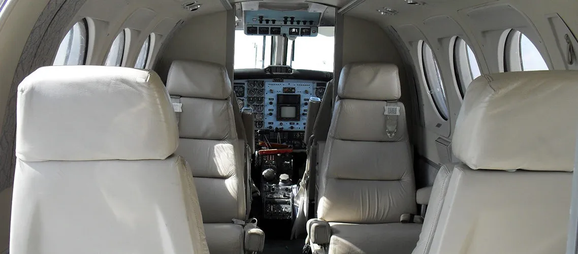 1982-beechcraft-king-air-f90-3-slide-2.jpg
