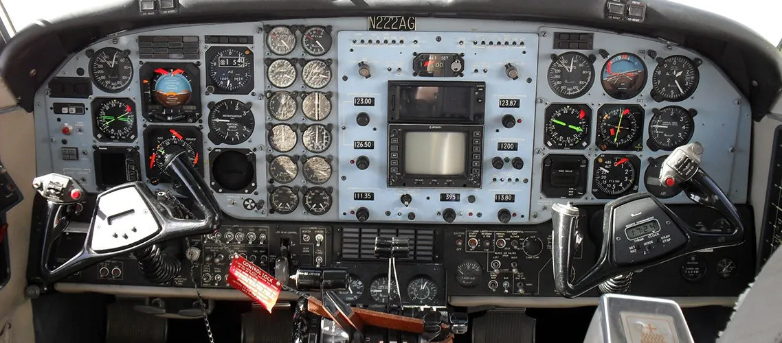 1982-beechcraft-king-air-f90-3-slide-3.jpg
