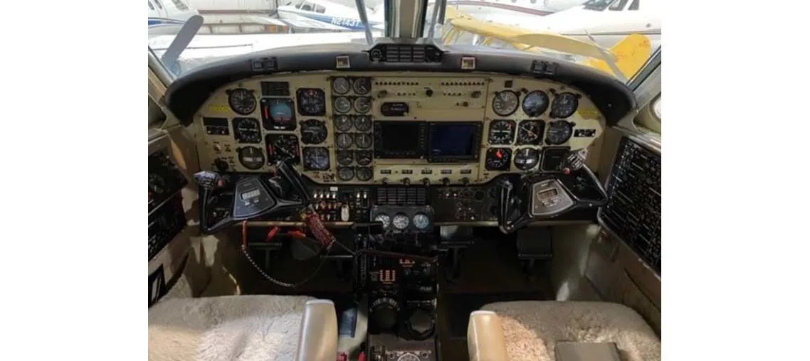 1982-beechcraft-king-air-f90-slide-5.jpg