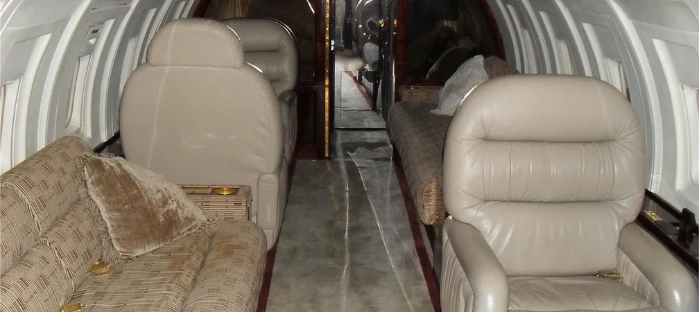 1982-bombardier-challenger-600-slide-3.jpg