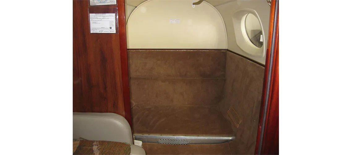 1985-beechcraft-king-air-b200-slide-3.jpg