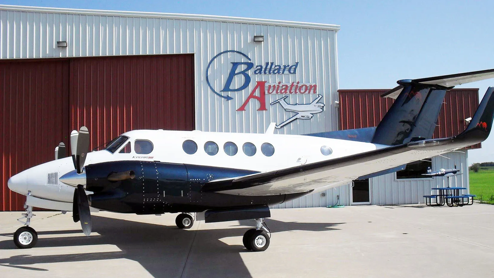 1988-beechcraft-king-air-300-1-slide-1.jpg