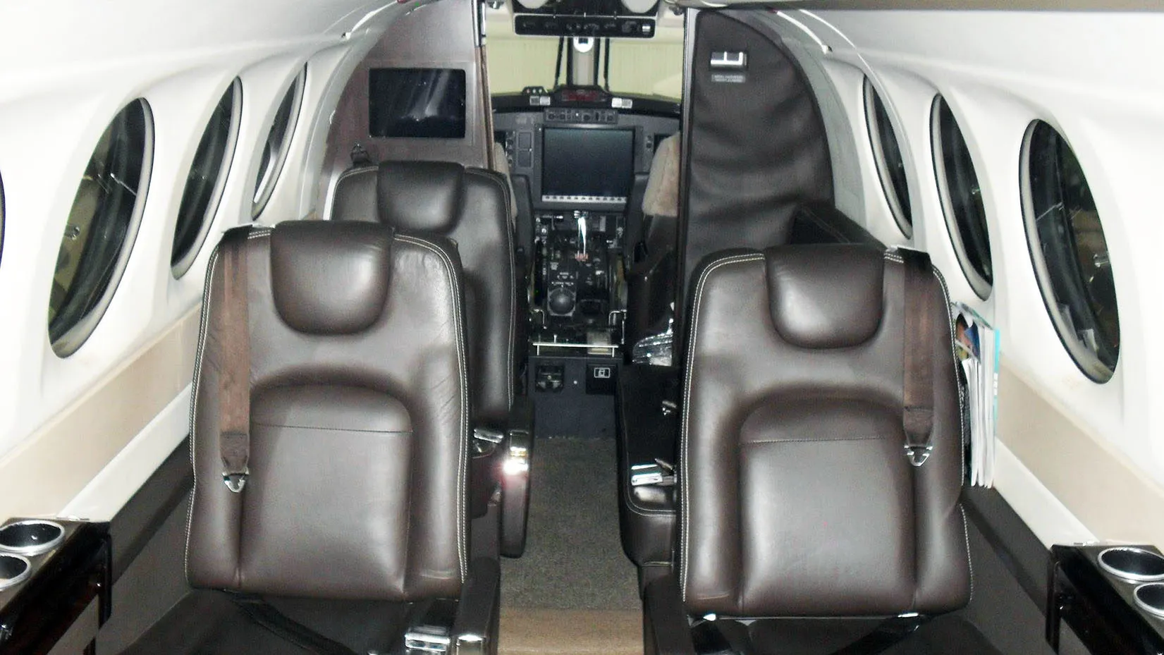 1988-beechcraft-king-air-300-1-slide-2.jpg