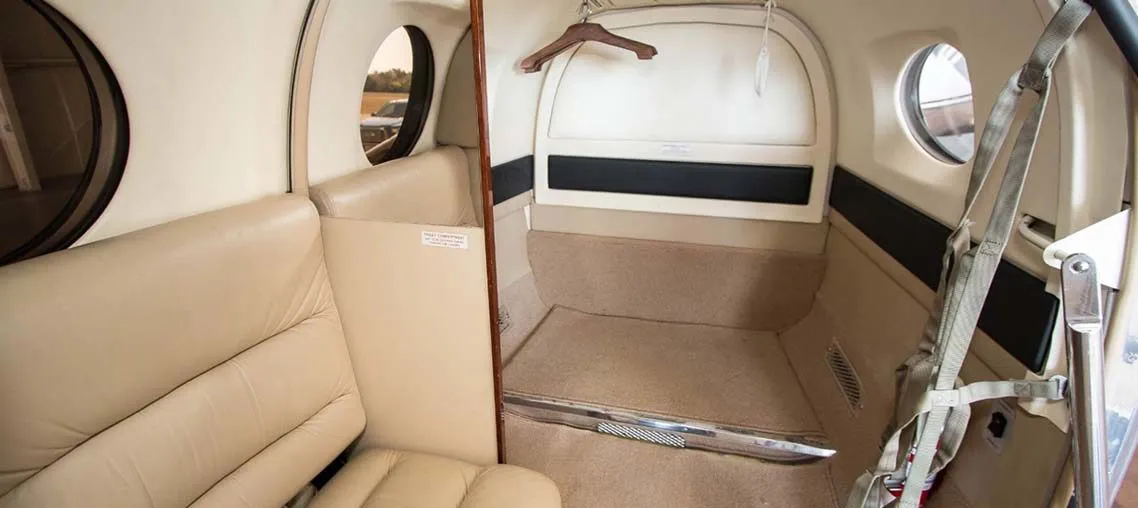1988-beechcraft-king-air-300-2-slide-6.jpg