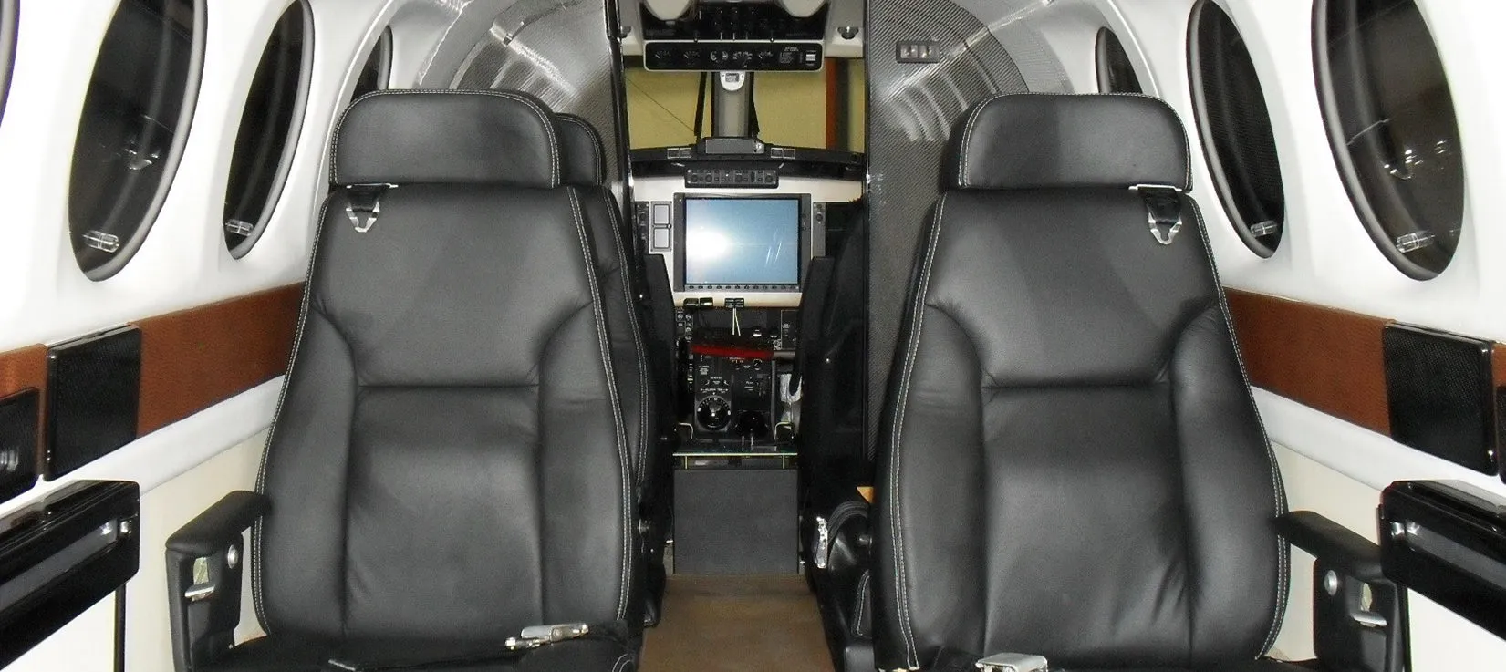 1989-beechcraft-king-air-300-2-slide-3.jpg