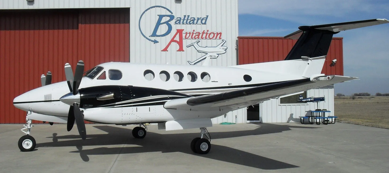 1989-beechcraft-king-air-300-3-slide-1.jpg