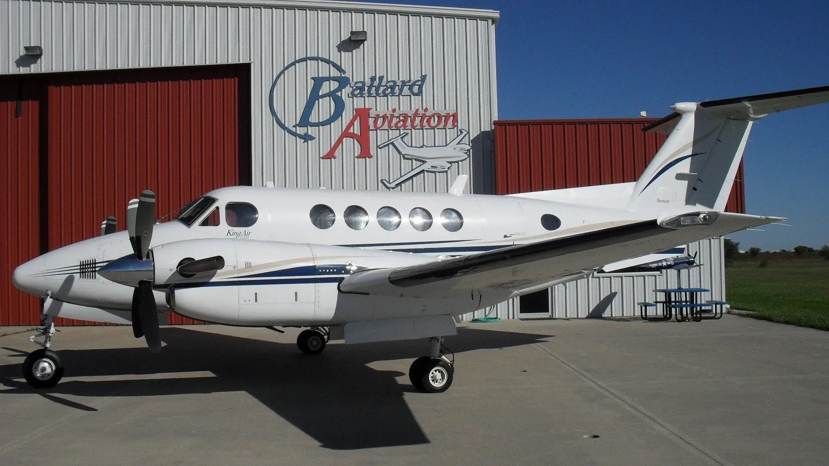 1994-beechcraft-king-air-b200-slide-1.jpg