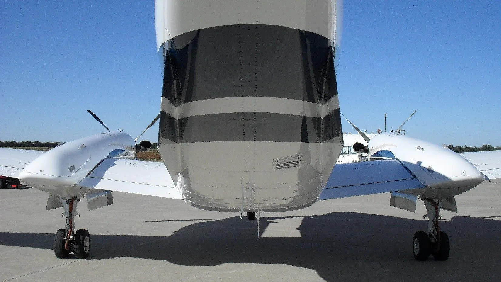 1994-beechcraft-king-air-b200-slide-3.jpg