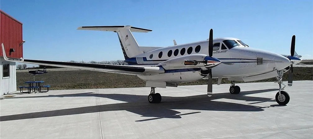 1996-beechcraft-king-air-b200-slide-6.jpg