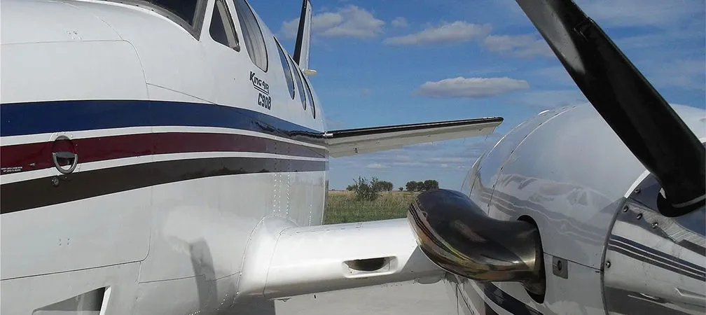 1997-beechcraft-king-air-c90b-1-slide-4.jpg