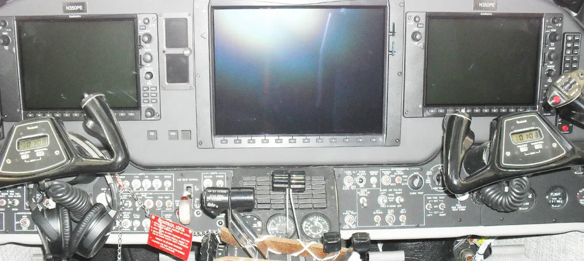 2000-beechcraft-king-air-350-slide-3.jpg