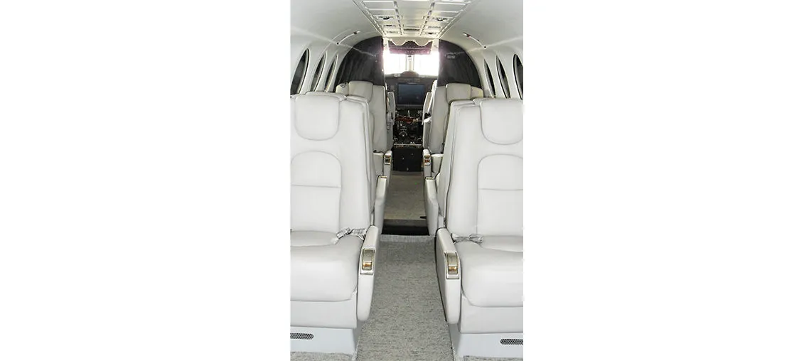 2000-beechcraft-king-air-350-slide-4.jpg