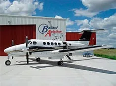 /wp-content/uploads/2022/05/2000-beechcraft-king-air-b200-2-thumb.jpgAlt