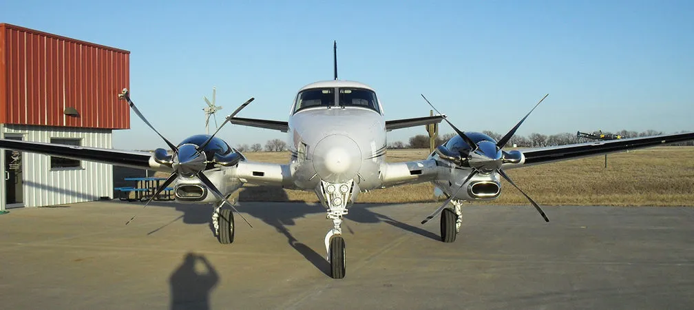 2001-beechcraft-king-air-c90b-1-slide-4.jpg