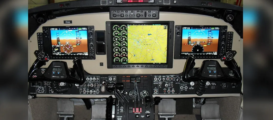 2002-beechcraft-king-air-350-slide-2.jpg