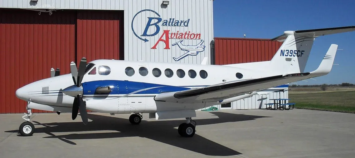 2004-beechcraft-king-air-350-2-slide-1.jpg