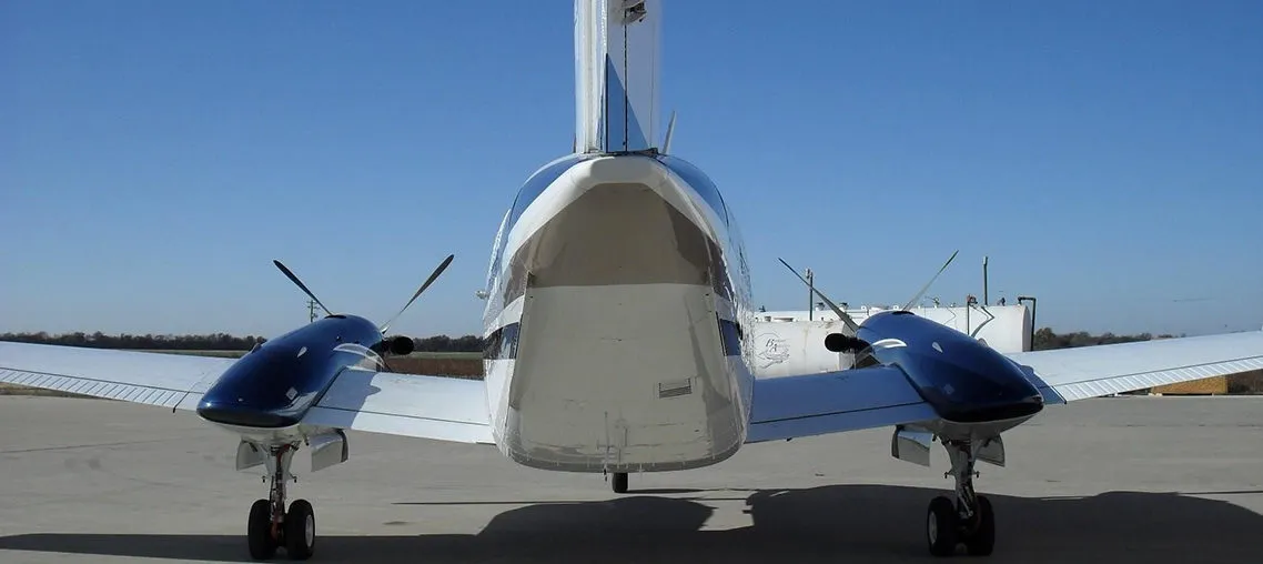2013-beechcraft-king-air-350i-2-slide-2.jpg