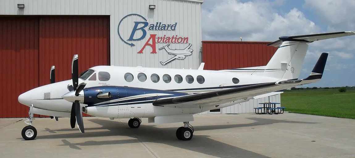 2013-beechcraft-king-air-350i-slide-1.jpg