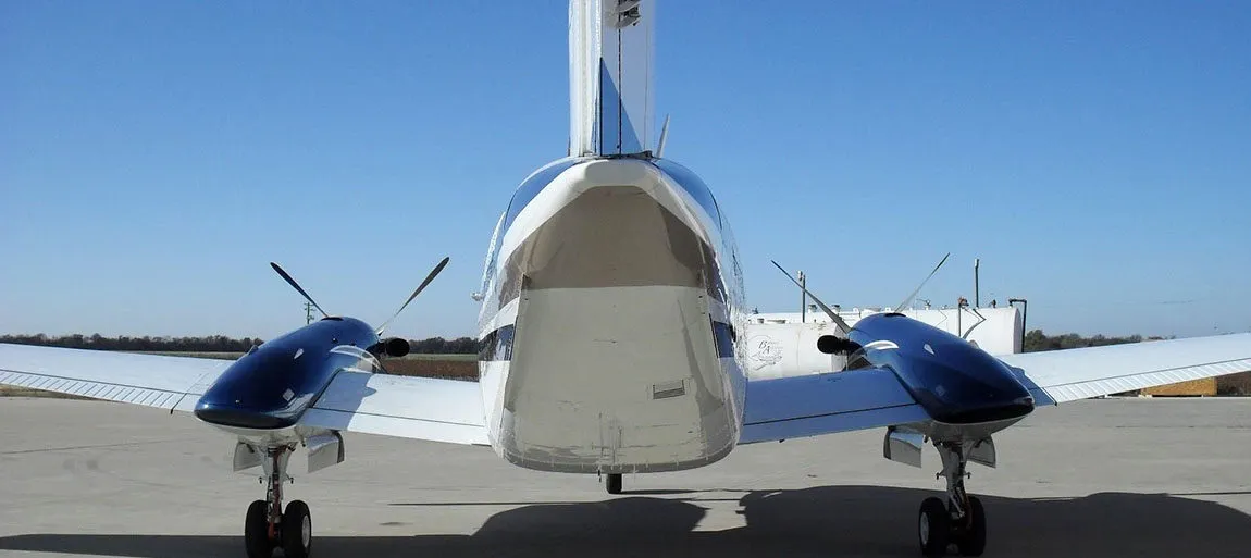 2013-beechcraft-king-air-350i-slide-2.jpg