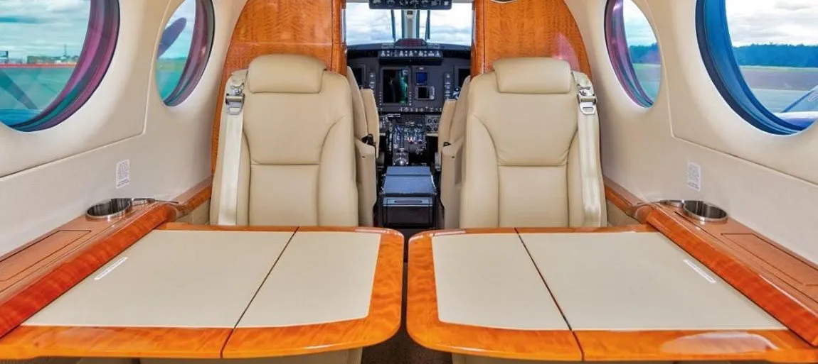 2013-beechcraft-king-air-350i-slide-5.jpg